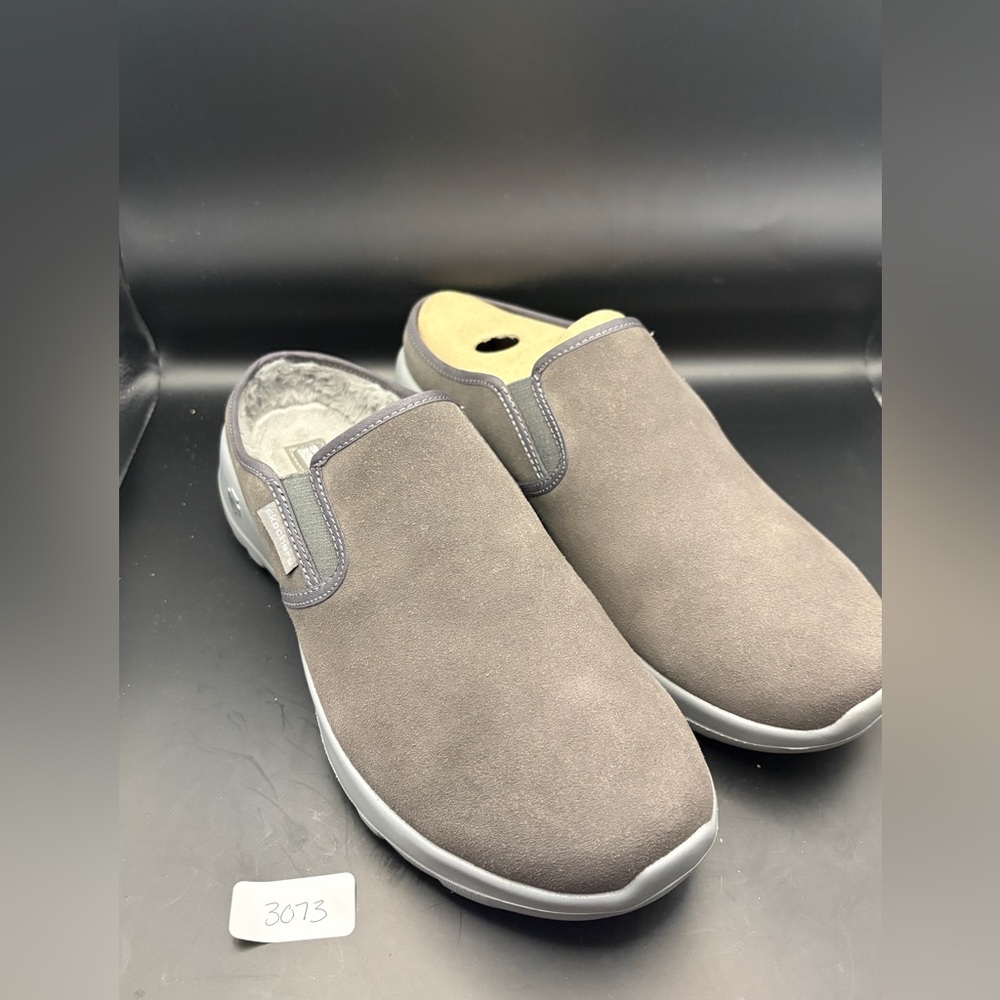Skechers On-The-Go Snuggly slip on clog style shoe - 9.5 Wide (NIB)
